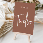 Numéro De Table Table à écrire à la main rouille DOUZE<br><div class="desc">Cartes numériques simples et chic en couleur terre rouille brun et blanc faire une déclaration élégante à votre mariage ou événement. Le design comporte "table [nombre]" dans un mélange de sérigraphie classique et de lettres manuscrites. Le design se répète de part et d'autre. Cartes numérotées individuellement vendues séparément; commandez chaque...</div>