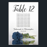 Numéro De Table Tableau de sièges Mariage en acier bleu Dusty<br><div class="desc">Ces cartes de numéro de table vous permettront de trouver facilement votre place à la réception de votre mariage. Elles présentent un design simple mais élégant avec une calligraphie en dentelle et un seul rose bleu acier poussiéreux posé sur son côté avec des vagues ondulées et des reflets. La carte...</div>