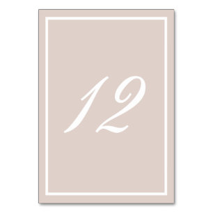 Numéro De Table Taupe et calligraphie blanche