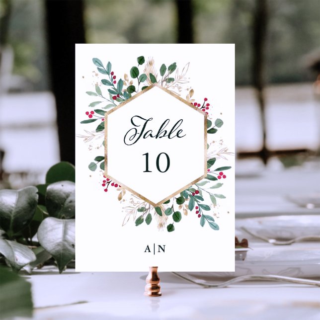 Numéro De Table Vert doré sur blanc | Mariage de Noël (A modern and elegant holiday wedding table card with stunning faux gold accents)