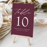 Numéro De Table Vin Moderne Mariage Élégance<br><div class="desc">Cartes de numéro de table mariage tendance et minimaliste avec lettrage moderne blanc avec "Table" dans un script de calligraphie moderne. Le design est composé d'un vin violet arrière - plan ou de la couleur de votre choix. Le dessin se répète à l'arrière. Pour commander les cartes de table :...</div>