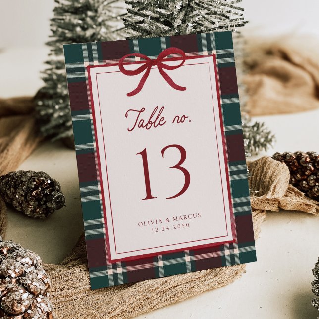 Numéros de table avec nœud de Noël à carreaux vert (Burgundy green plaid Christmas wedding table number with ribbon bow, classic holiday tartan design)