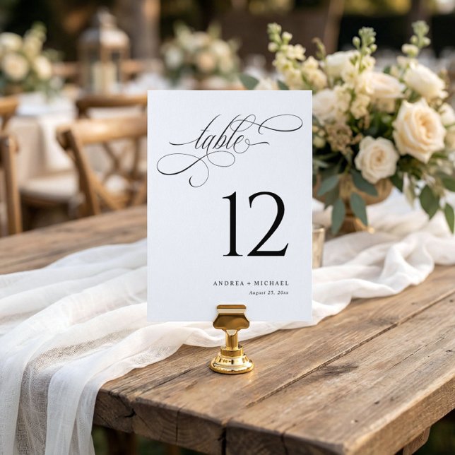 Numéros de table de mariage élégants en noir et bl (Elegant calligraphy old money style wedding table numbers)