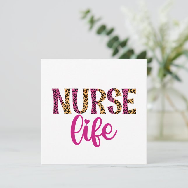 Nurse Life - Rose et Empreinte de léopard (Debout devant)