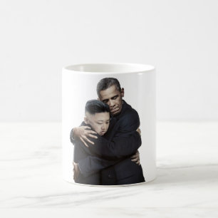 Obama officiel étreignant la tasse du Jong-ONU de