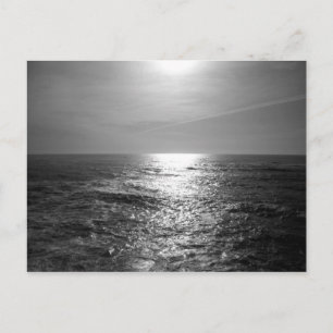 Océan Pacifique dans la carte postale monochrome