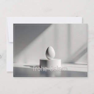Œuf de Pâques minimaliste sur un socle moderne