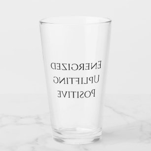 Offrir de l'énergie positive dans le verre d'eau 