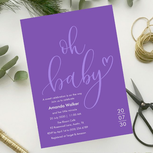 Oh Bébé !  Élégant faire-part de Baby Shower écrit (Oh Baby! Elegant Purple Script Baby Shower Invitation)