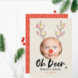 Oh Deer Beige Funny Noël Carte photo<br><div class="desc">Ce mignon et drôle "oh cerf, quelle année !" Carte de vacances de Noël avec votre photo avec cornes de cerfs et lumières de vacances sur un arrière - plan beige clair. Au verso, un arrière - plan rouge avec des motifs blancs. Personnalisez-le selon vos besoins. Vous pouvez trouver des...</div>