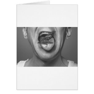 Oiseau dans la bouche