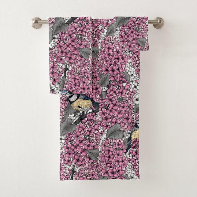 Oiseaux dans le jardin lilas rose (En situation)