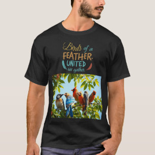 Oiseaux d'un T-shirt en plumes.
