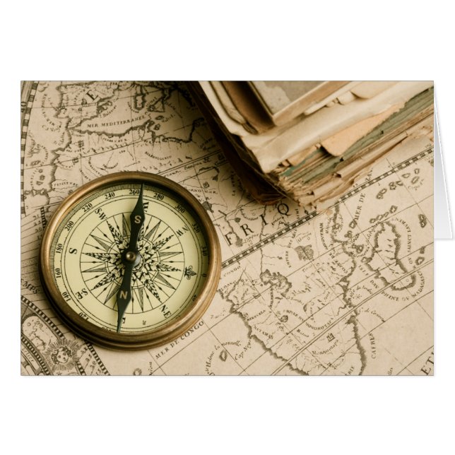 Old compass over Ancient Map (Devant horizontal)