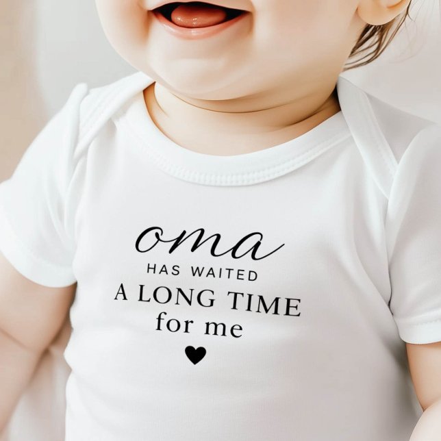 Oma a attendu le body bébé en cadeau (Créateur téléchargé)