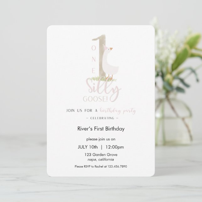 One Silly Goose Birthday Invitation (Debout devant)