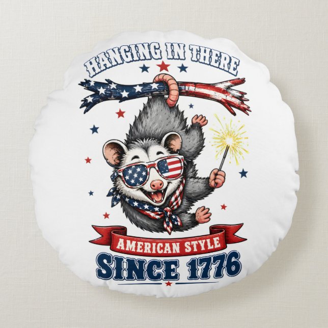 Opossum suspendu pour le 14 juillet Coussin rond (Devant)