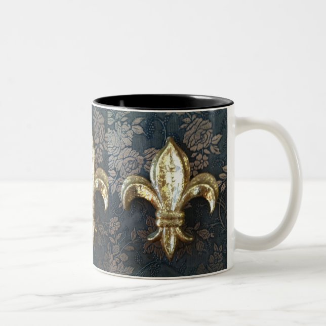 Or Fleur de lis sur la tasse d'impression florale (Droit)