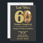 Or sur noir avec photo 60th Birthday Invitation<br><div class="desc">Bienvenue dans notre boutique, où nous célébrons des moments marquants avec de belles invitations! Symbole de cinquante ans remplis de souvenirs et d'expériences chéris, le 60e anniversaire occupe une place particulière dans nos coeurs. Notre "Gold on Black with photo 60th Birthday Invitation" est le choix idéal pour honorer cette remarquable...</div>