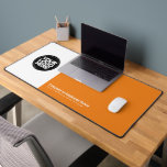 Orange | Nom du logo d'entreprise personnalisé, Sl<br><div class="desc">Créez votre propre espace de travail avec notre cool ergonomique boho orange Business Company Logo Desk Mat. Ce tapis de bureau élégant, moderne et professionnel vous permet de personnaliser votre patron, collègue ou bureau d'employé d'une manière unique. Ajoutez le logo de l'entreprise, le nom, la profession, le site Web, le...</div>