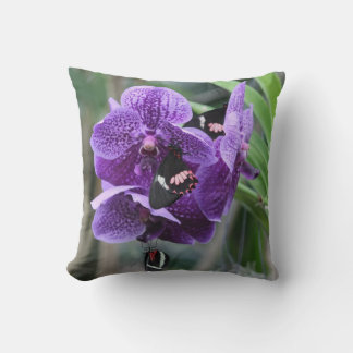 Orchidée violette (avec papillons) Coussin