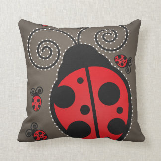 Oreiller à lancer de mojo américain Ladybug