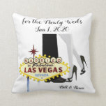 Oreiller à lancer personnalisé Mariage Las Vegas<br><div class="desc">Las Vegas Mariage Personnalisé Jeu d'oreiller Jeu Adorable cadeau de gardien pour le Coussin Newly Weds sont une excellente façon d'ajouter votre message personnalisé sur le dos si désir</div>