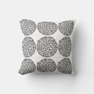 Oreiller à motif mandala noir et blanc