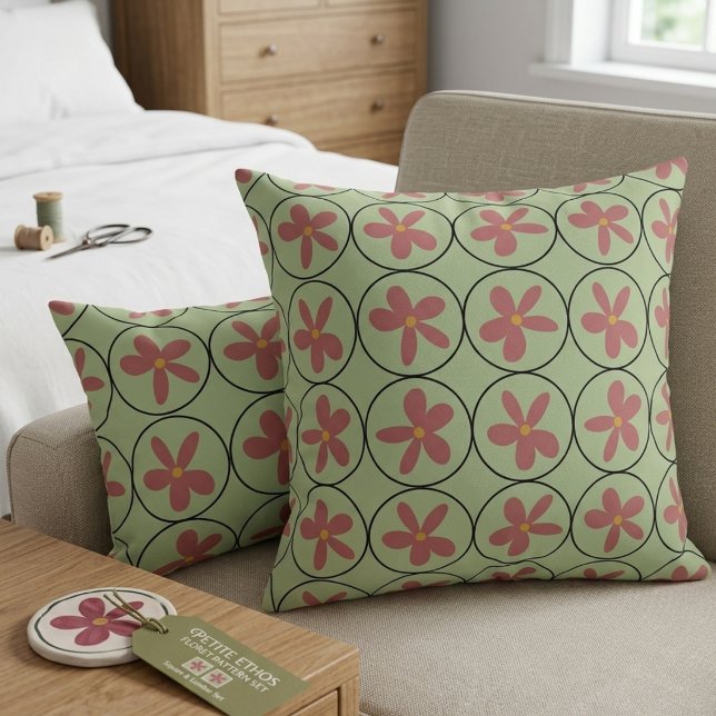 Oreiller accentué de fleurs rétro vert sauge et ro (Créateur téléchargé)