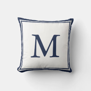 Oreiller avec lettre et double bordure bleu marine