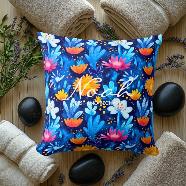 Oreiller de bien-être floral vibrant avec nom pers (Créateur téléchargé)