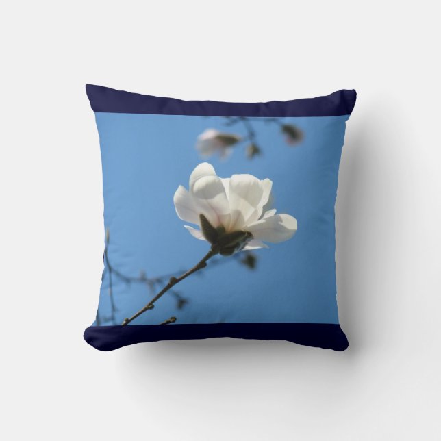 Oreiller de jeté bleu Fleurs de magnolia blanches  (Recto)