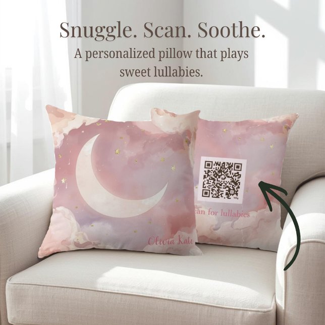 Oreiller de nurserie interactif Lune & Étoiles ave (A personalized nursery pillow with a watercolor moon and stars design, featuring a QR code on back)