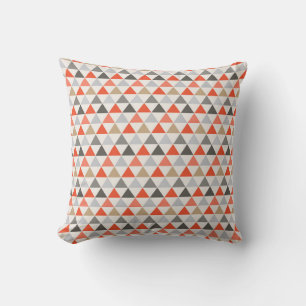 Oreiller de vacances à motif de triangles colorés