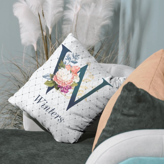 Oreiller décoratif à monogramme floral marine W (Créateur téléchargé)