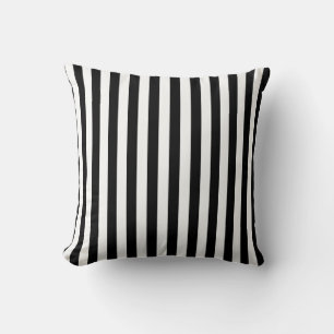 Oreiller jeté à rayures noires et blanches