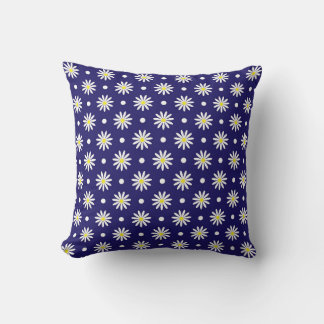 Oreiller jeté bleu royal avec des marguerites