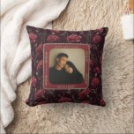 Oreiller jeté Classy Romantic Golden Anniversary<br><div class="desc">Apportez la beauté de la nature à l'intérieur avec cet oreiller floral intemporel réalisé pour commémorer une vie d'amour. Un ajout décoratif parfait pour l'anniversaire de n'importe quel couple.</div>