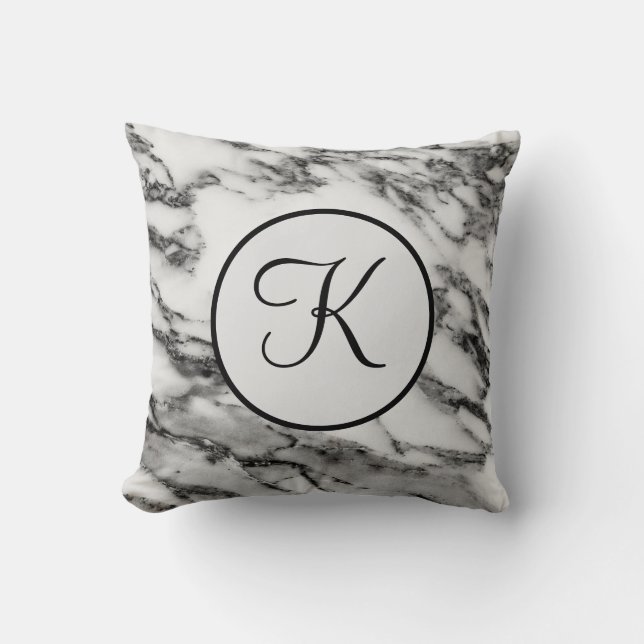 Oreiller jeté en marbre noir et blanc monogrammé (Recto)
