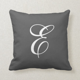 Oreiller jeté en monogramme gris charbon et blanc