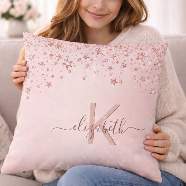 Oreiller jeté Monogramme Nom Blush Rose Gold Stars (Créateur téléchargé)