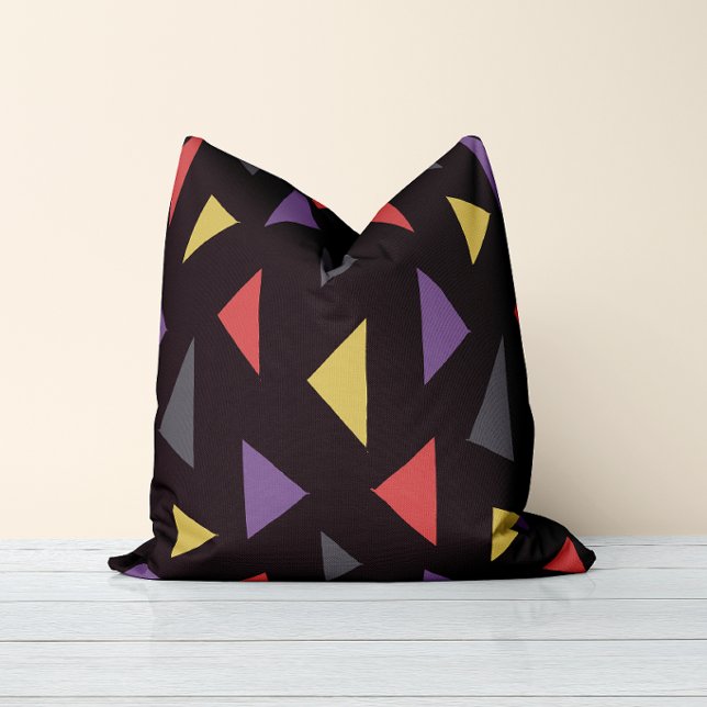 Oreiller jeté multicolore Geo Triangles (Créateur téléchargé)