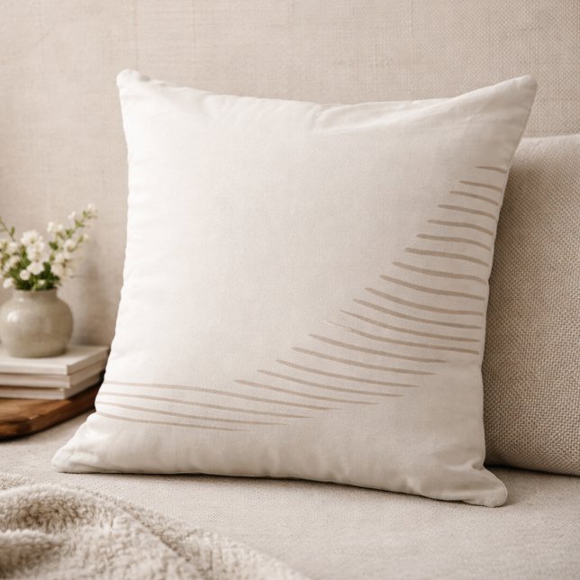Oreiller jeté Taupe aux lignes fluides (Asymmetrical taupe lines introduce gentle movement to balanced, neutral interiors.)