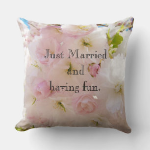 Oreiller Just Married et des cadeaux de mariage am