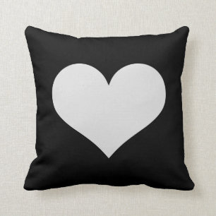 Oreiller noir à coeur blanc