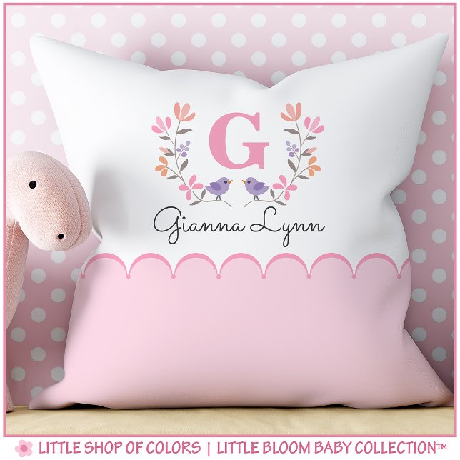 Oreiller personnalisé avec un nom de bébé à fleurs (Créateur téléchargé)
