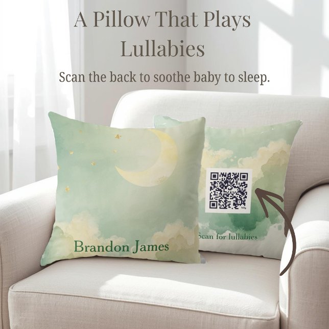 Oreiller personnalisé vert sauge pour bébé avec be (Personalized sage green baby name pillow. Scan the QR code on the back to play soothing lullabies.)