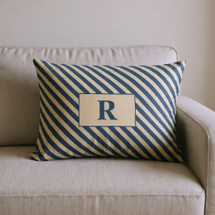 Oreiller rayé bleu et vanille avec monogramme