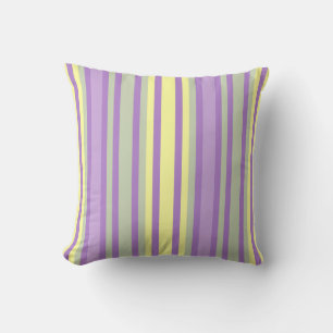 Oreiller rayé pastel doux
