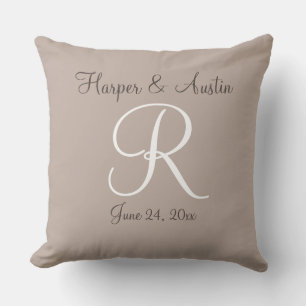 Oreillers à lancer monogrammed Newlyweds